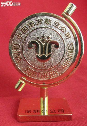 中国南方航空公司铜章摆件
