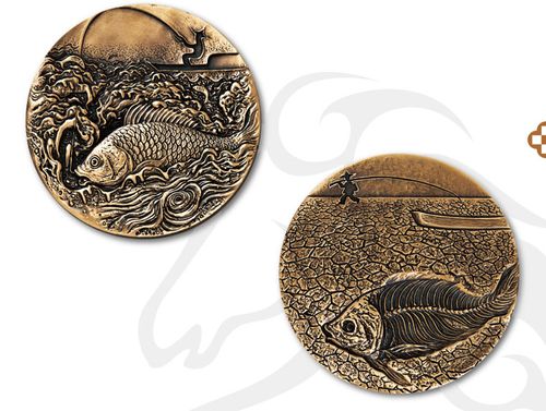  现货销售 大铜章收藏 设计说明: 正面图案:活蹦乱跳的鲜鱼与正在